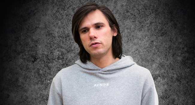 Orelsan dévoile un titre inédit, intitulé « Adieu les filles » !