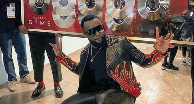 Maitre Gims est le premier artiste français à être numéro 1 en radio depuis 15 ans !