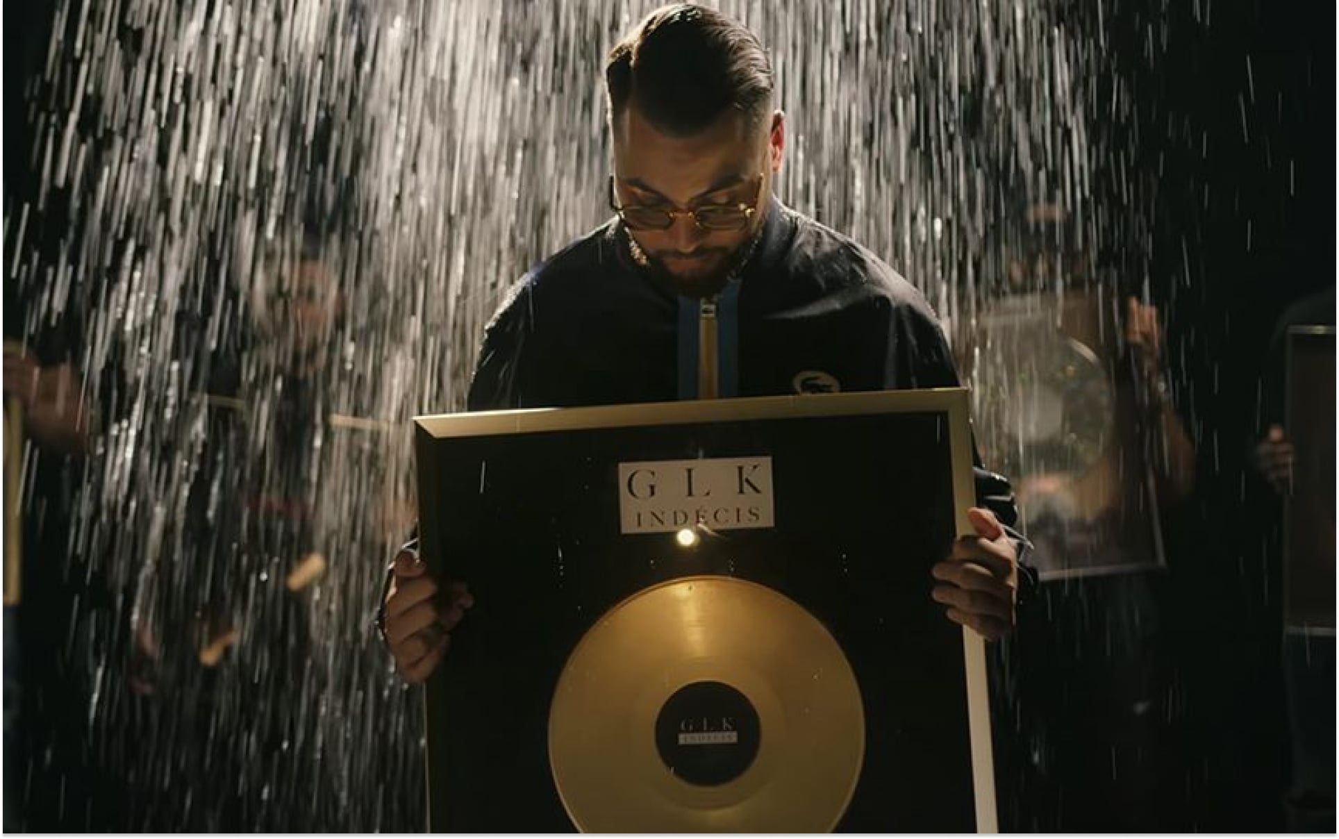 GLK fête son 1er disque d’or avec un clip qui retrace ses galères