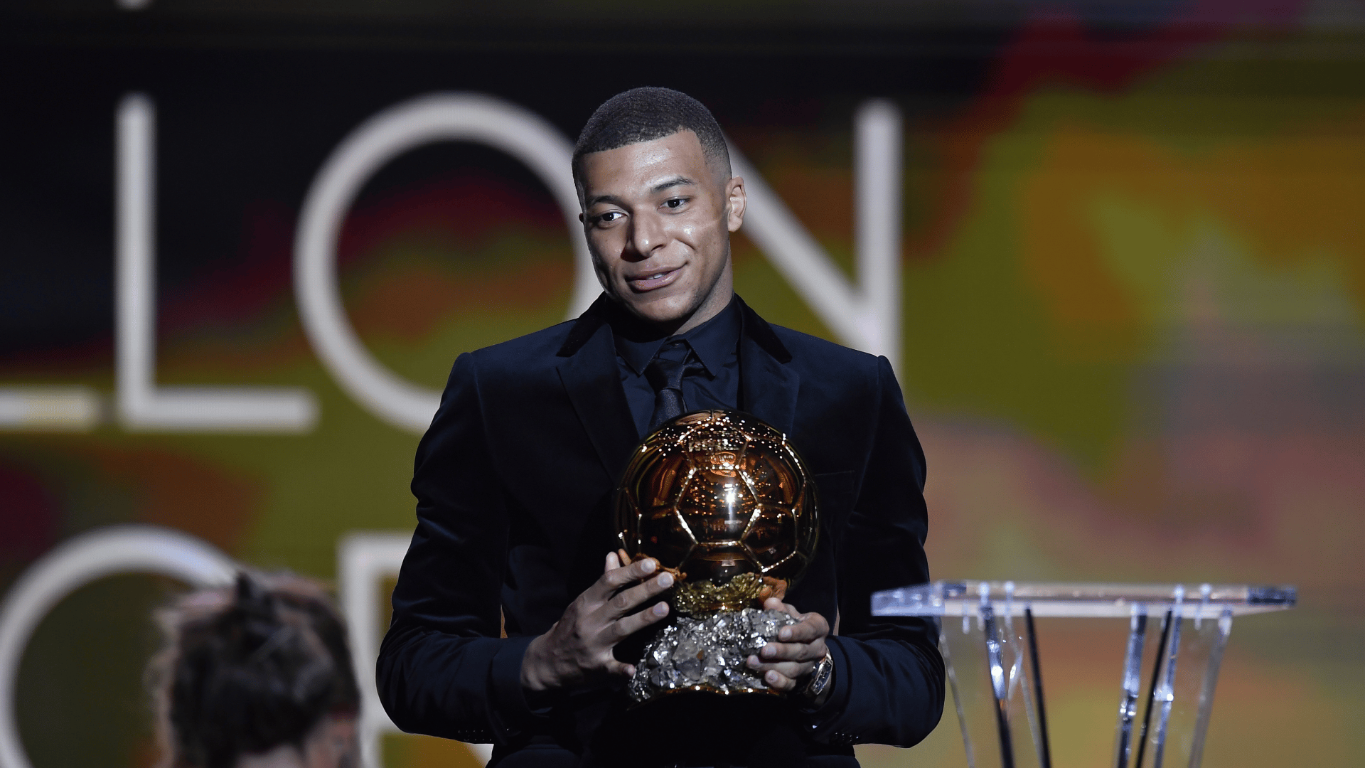 Ronaldinho voudrait voir Mbappé gagner le Ballon d'or avec le Paris  Saint-Germain