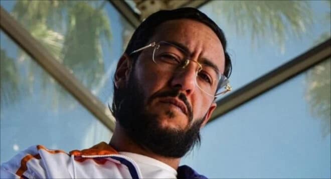 Lacrim célèbre la sortie de « Veni Vini Dici » en annonçant un Accor Arena