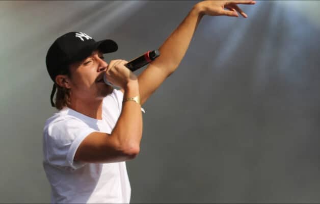 En 2024, l'album Feu de Nekfeu continue d'exploser tous les scores de ventes