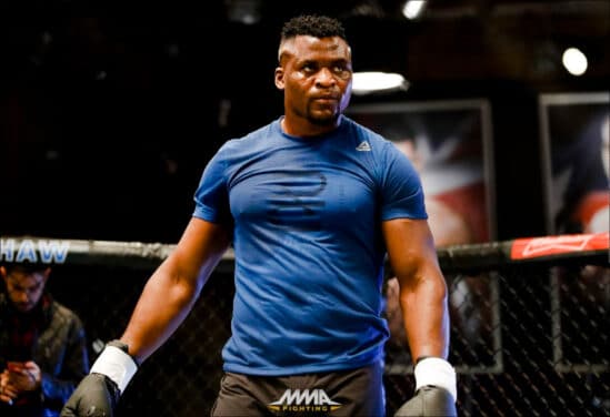 Francis Ngannou se livre sur son parcours pour arriver en France et son premier logement dans un parking