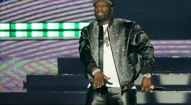 50 Cent aurait agressé un photographe à coup de portière de SUV